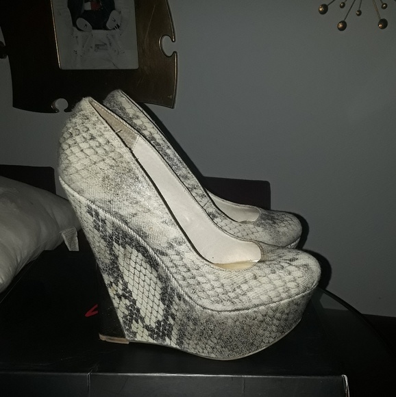 Shoes - Picture 1 of 3